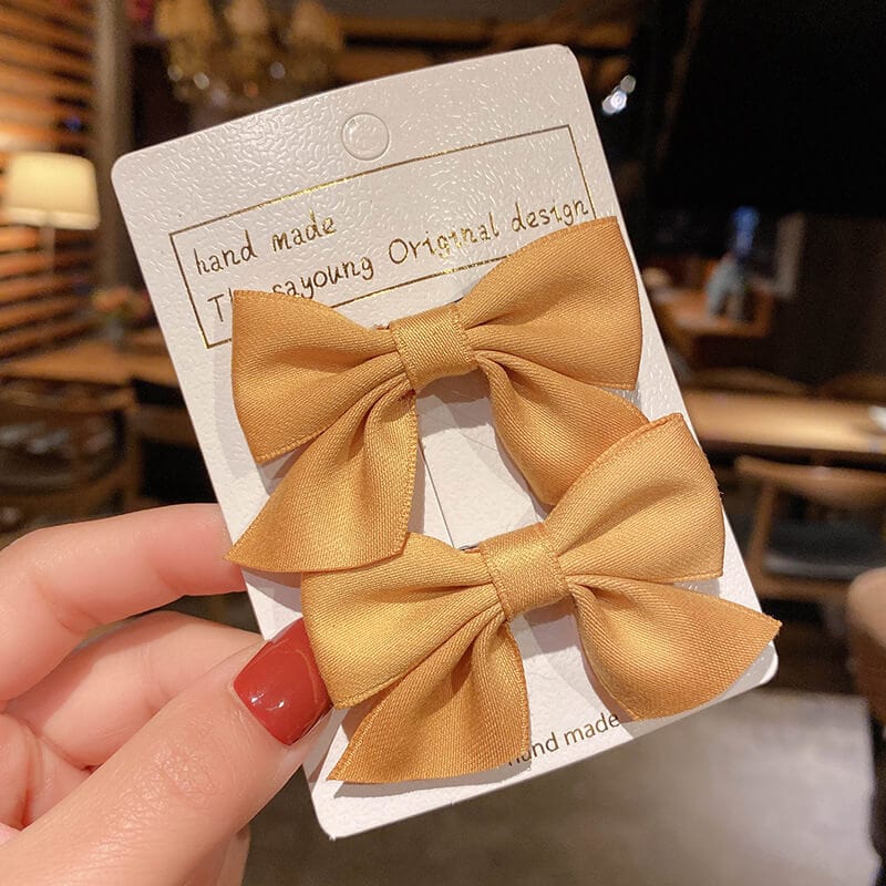 Doua fundite de prins parul pentru fetite