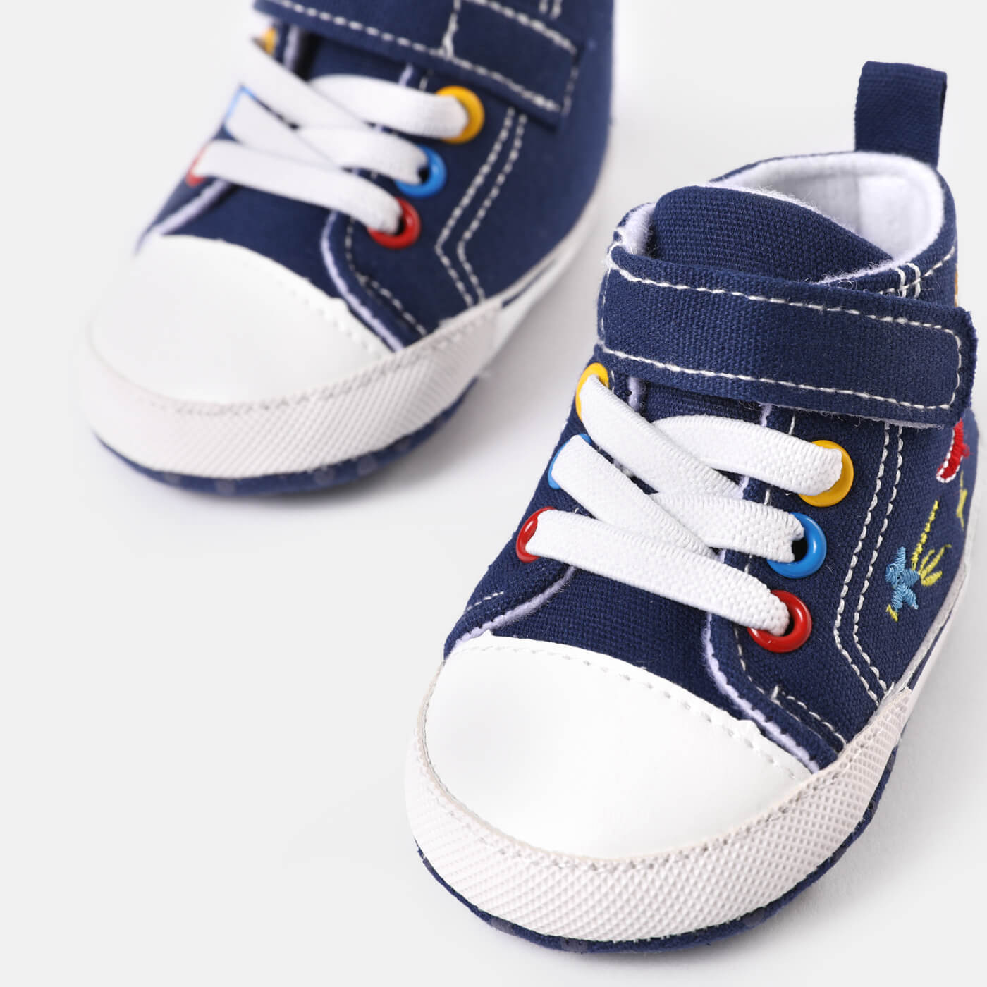 Pantofi premergatori brodați pentru bebeluși