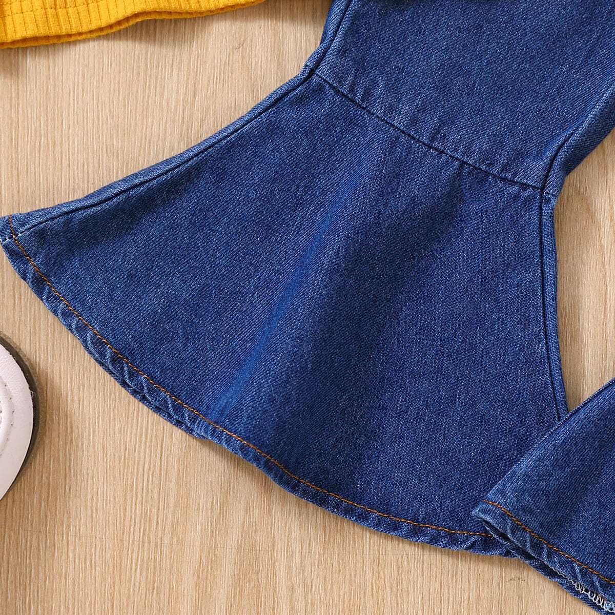 Compleu pentru fetite: jeans, bluza si curea