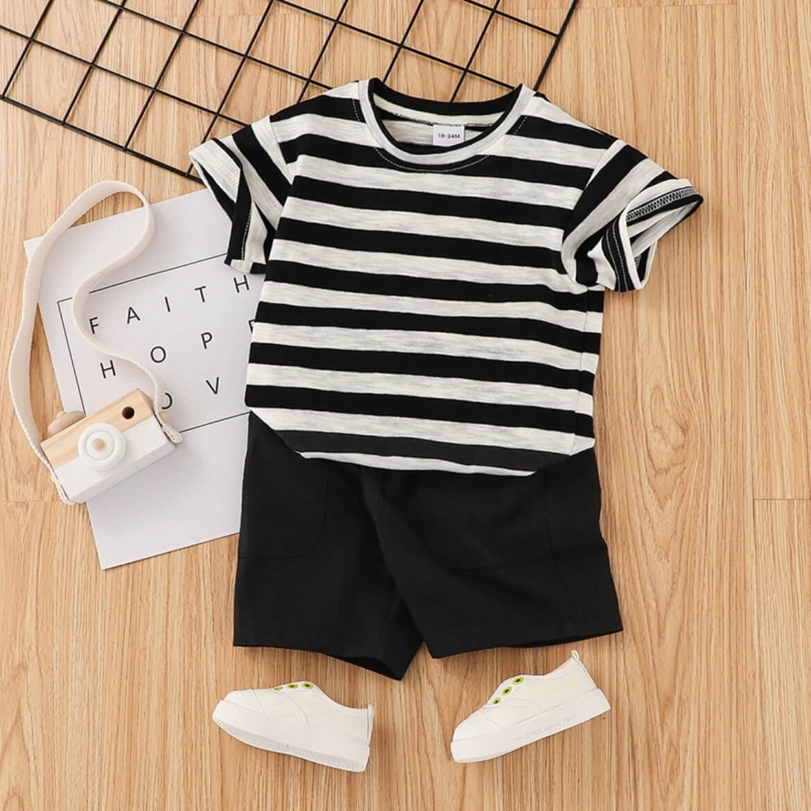 Pantaloni scurti si tricou BLUE-BOY