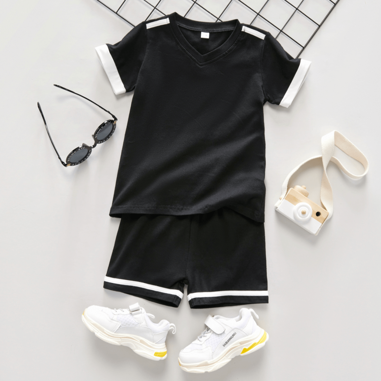 Pantaloni scurti si tricou pentru copii