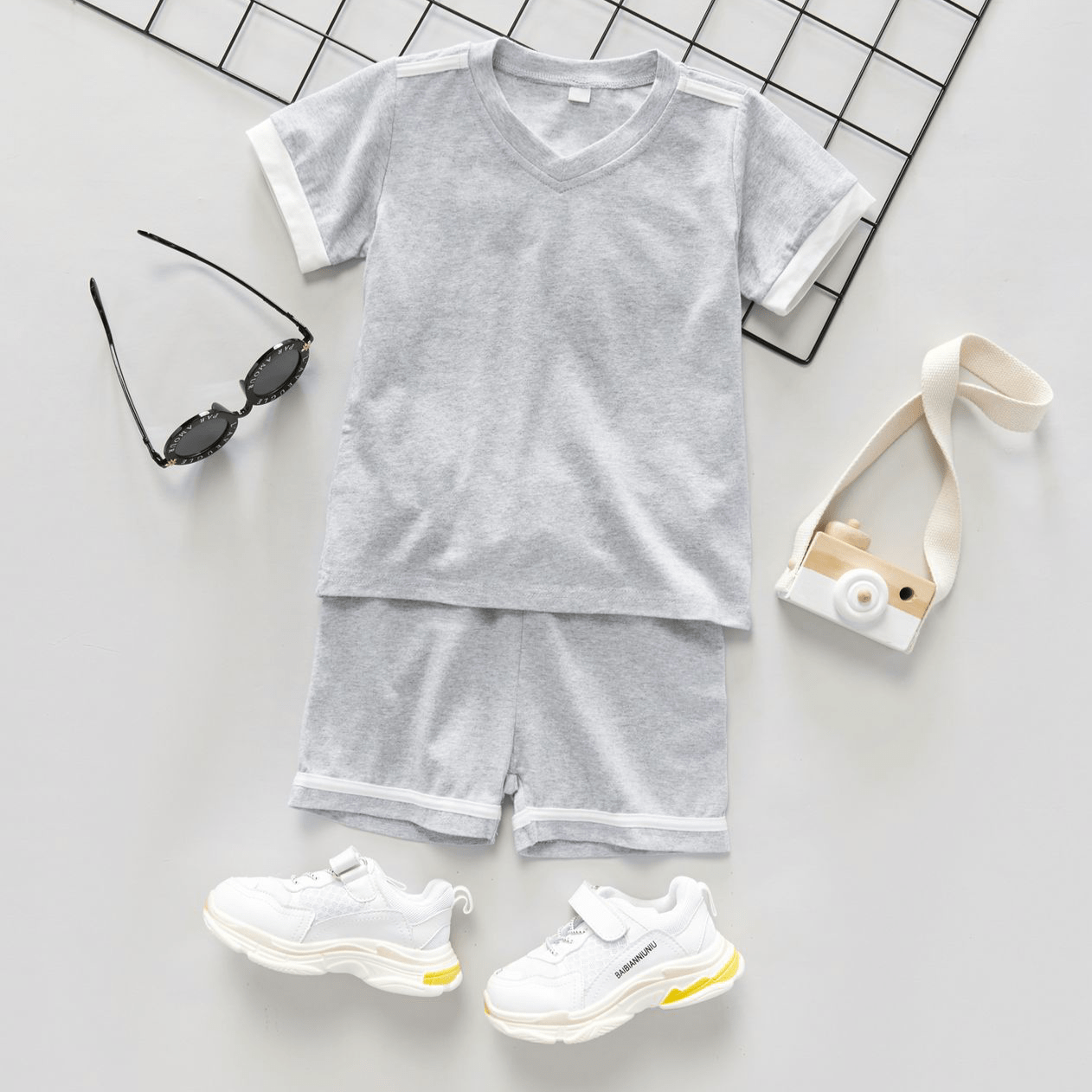 Pantaloni scurti si tricou pentru copii