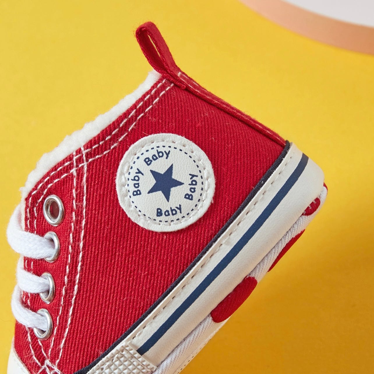 Tenisi imblaniti pentru bebelusi