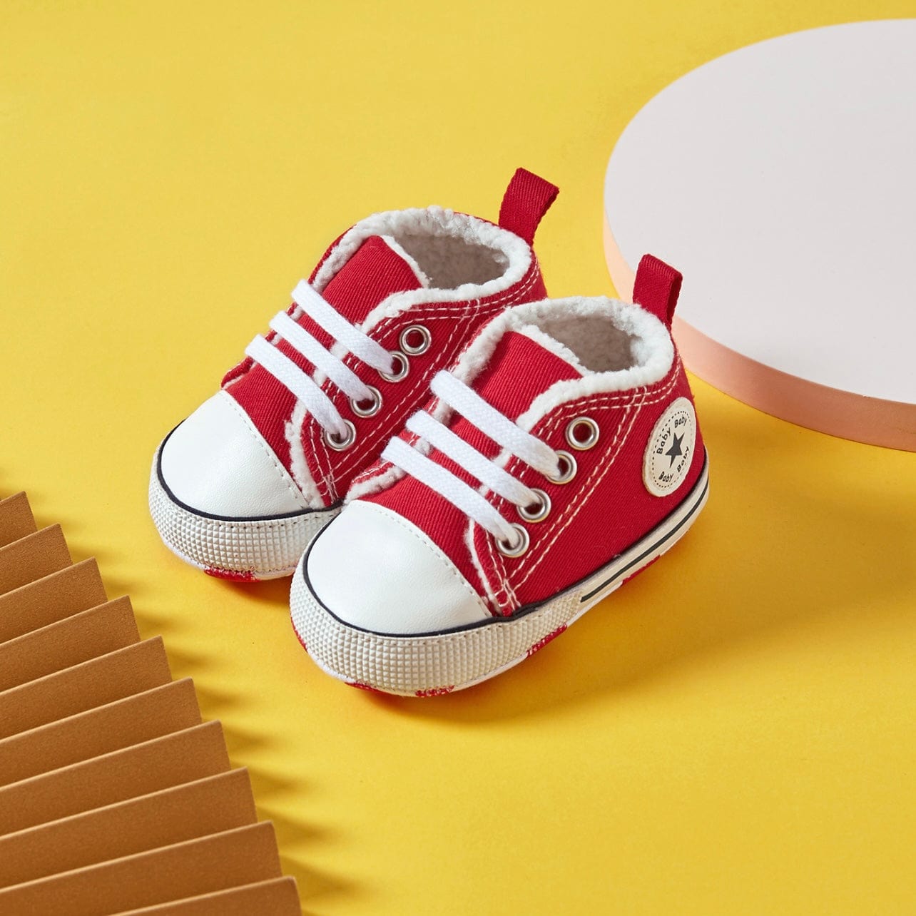 Tenisi imblaniti pentru bebelusi