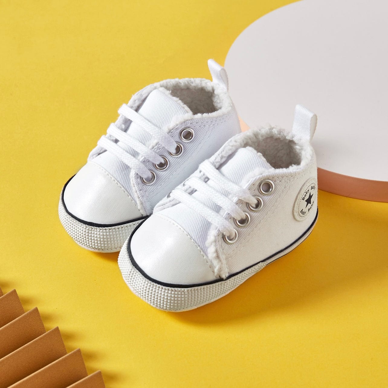 Tenisi imblaniti pentru bebelusi