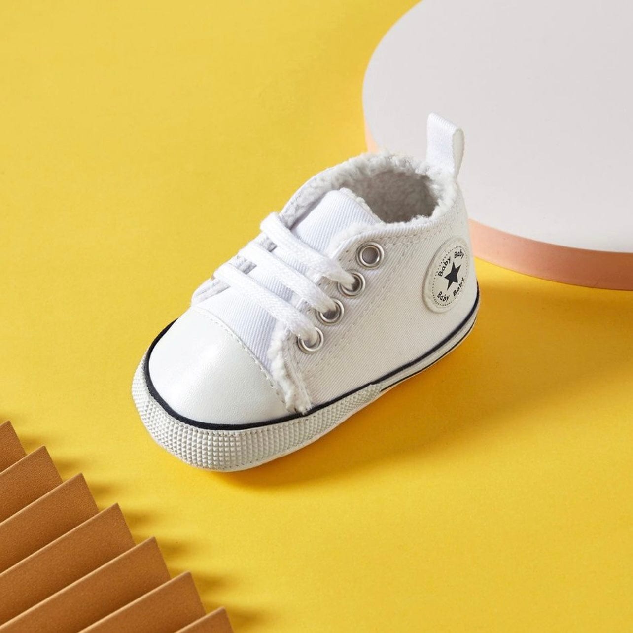 Tenisi imblaniti pentru bebelusi