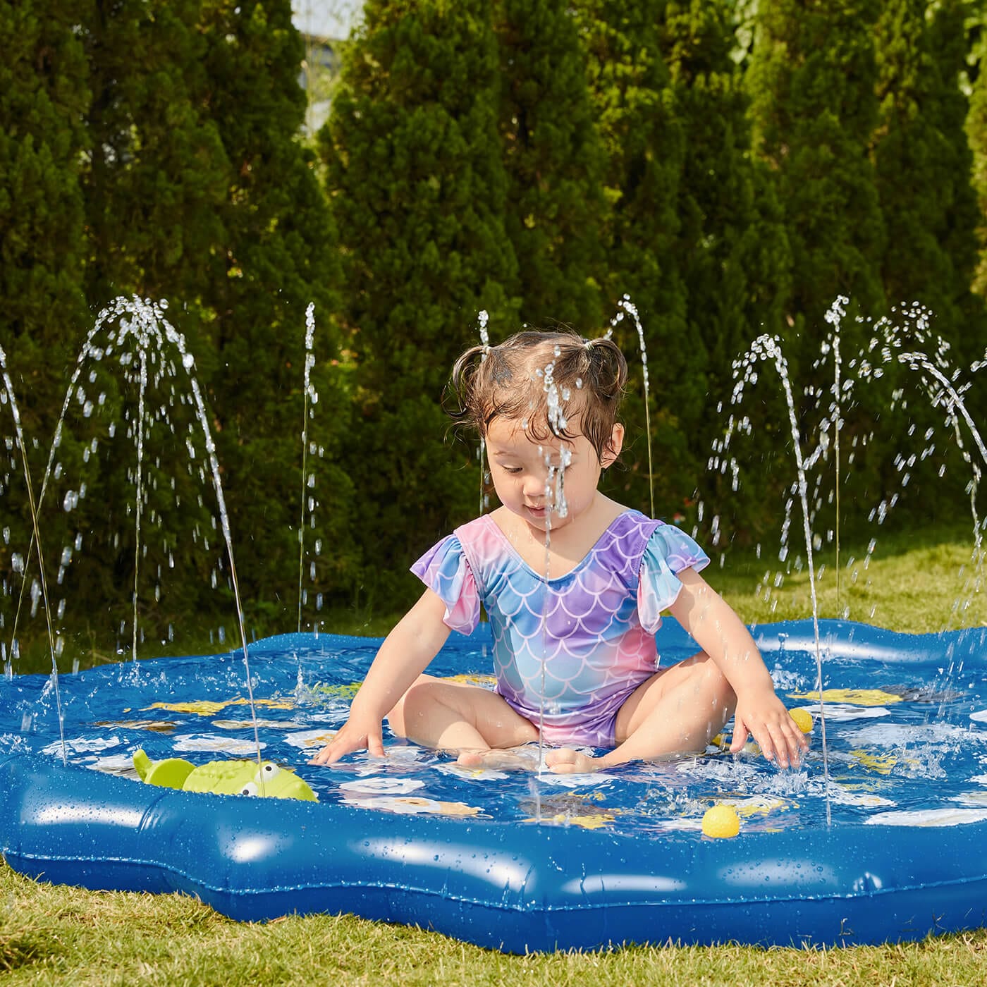 Mini piscina pentru bebelusi cu fantana stropitoare